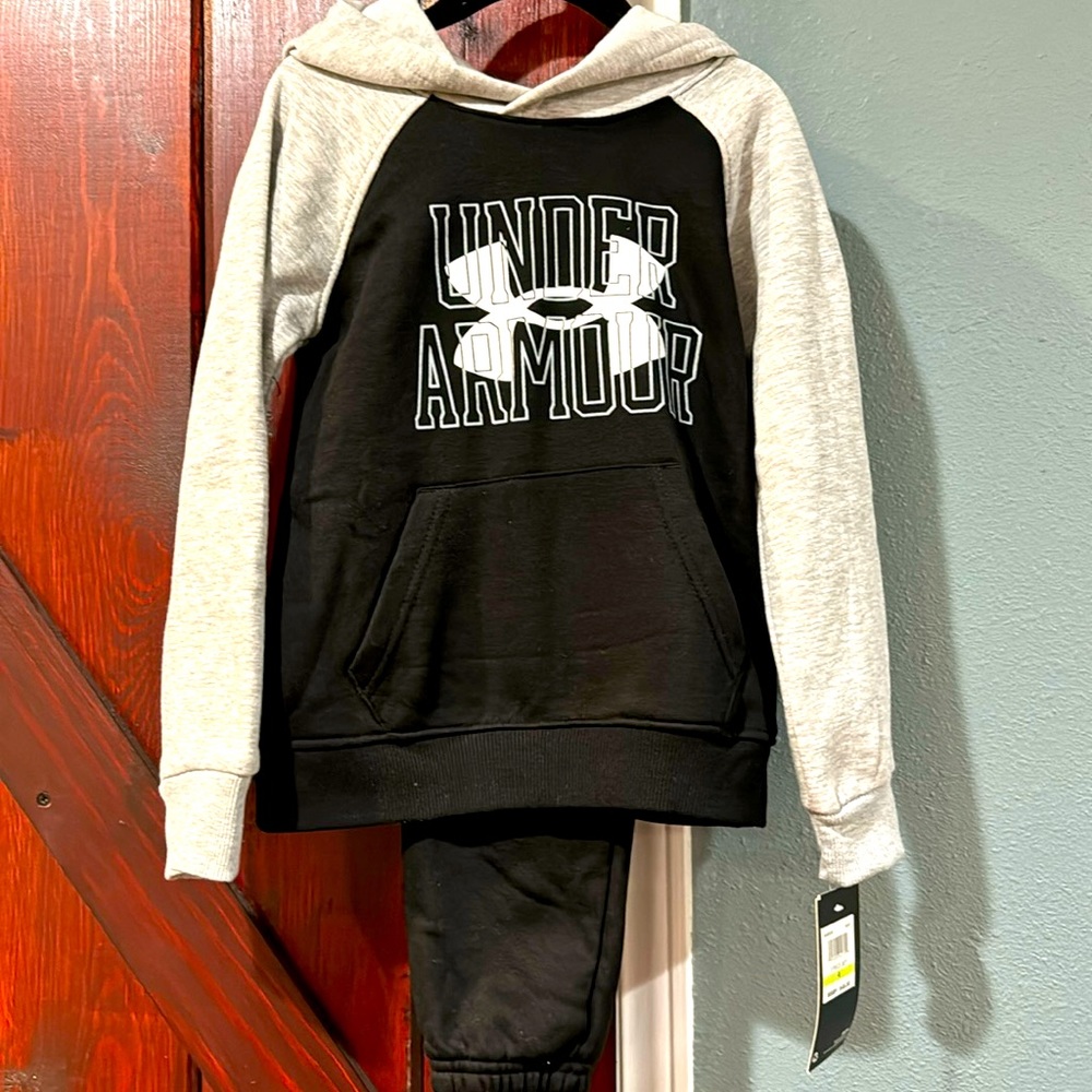 NWT boys Under Armour sweatsuit